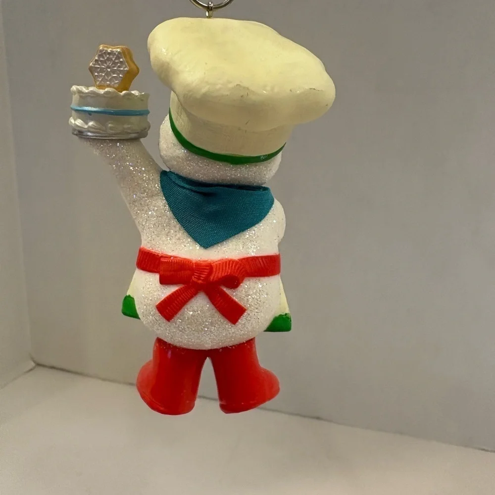 Hallmark Keepsake Member Exclusive Ornament Sweet Snowman Baker ornament 2021